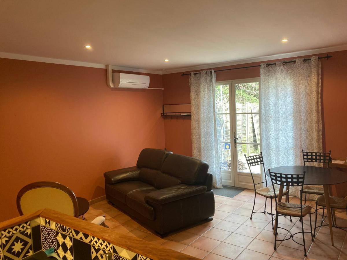 Le Mas Merindol Gite Cerise Holiday home *